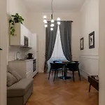 Apartament Castro Pretorio 9 - Fromhometorome