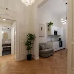 Castro Pretorio 9 - Fromhometorome Apartament