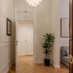 Apartament Castro Pretorio 9 - Fromhometorome Rzym