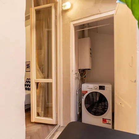 Apartment Castro Pretorio 9 - Fromhometorome *