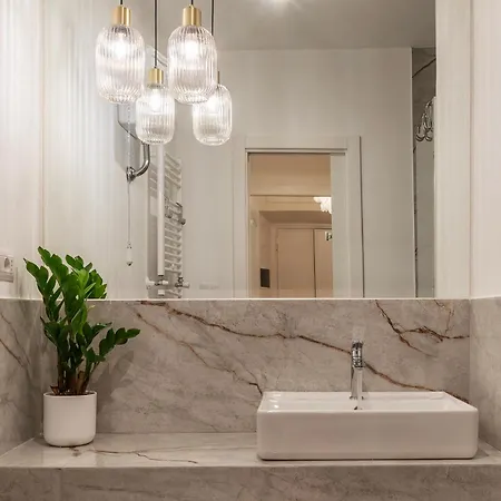 Apartment Castro Pretorio 9 - Fromhometorome Rome